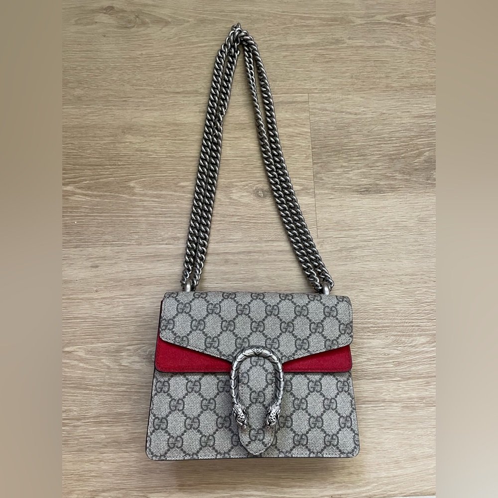 Gucci Dionysus GG Supreme Shoulder Bag in Beige & Red
